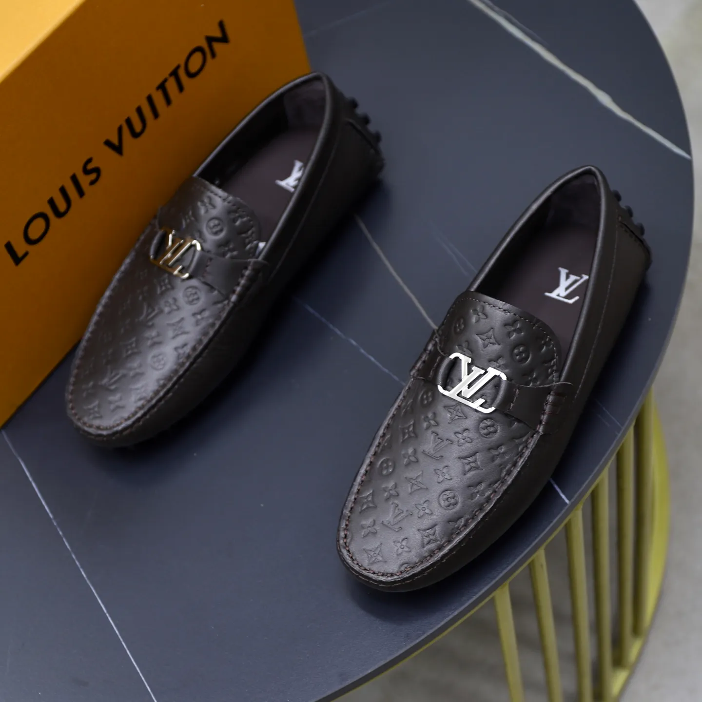 Ex-factory price: 480💰【LV】Louis Vuitton ⚠️High-end men’s driving and pedal series ⚠️38-44 (customized for 45) ⚠️All original cowhide leather! Thick and soft! Made entirely of calfskin lining! The latest non-slip beanie sole! Three-dimensional package technology! Fashionable and classic! Handicrafts! Original high quality! Feel free to compare!
